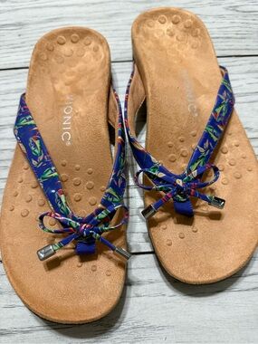 Vionic Blue Floral Bow Thong Sandals women’s size 9